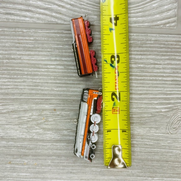 Lionel Train Hallmark Keepsake Ornaments Miniatures steam locomotive & tender 05 - Picture 7 of 7